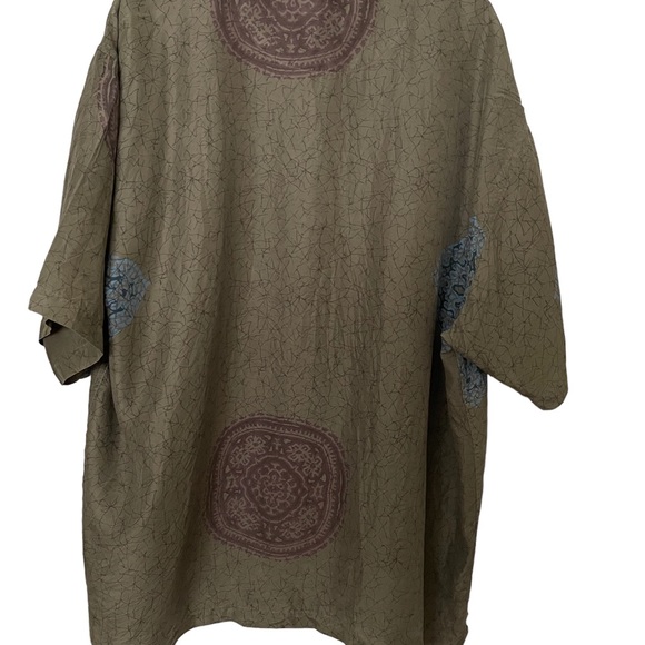 Men’s KAID Short Sleeved Silk Shirt - Picture 2 of 2